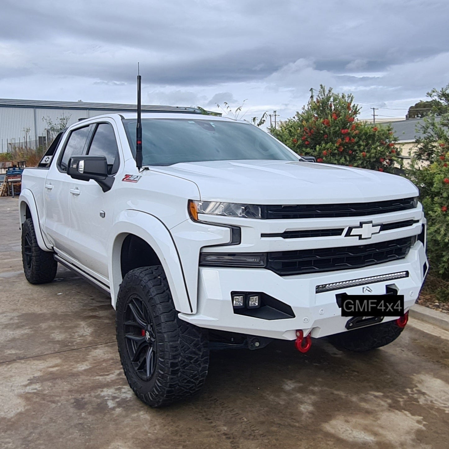 Chevrolet Silverado 1500 2019+ Fender Aerial UHF Antenna Bracket  FB-020