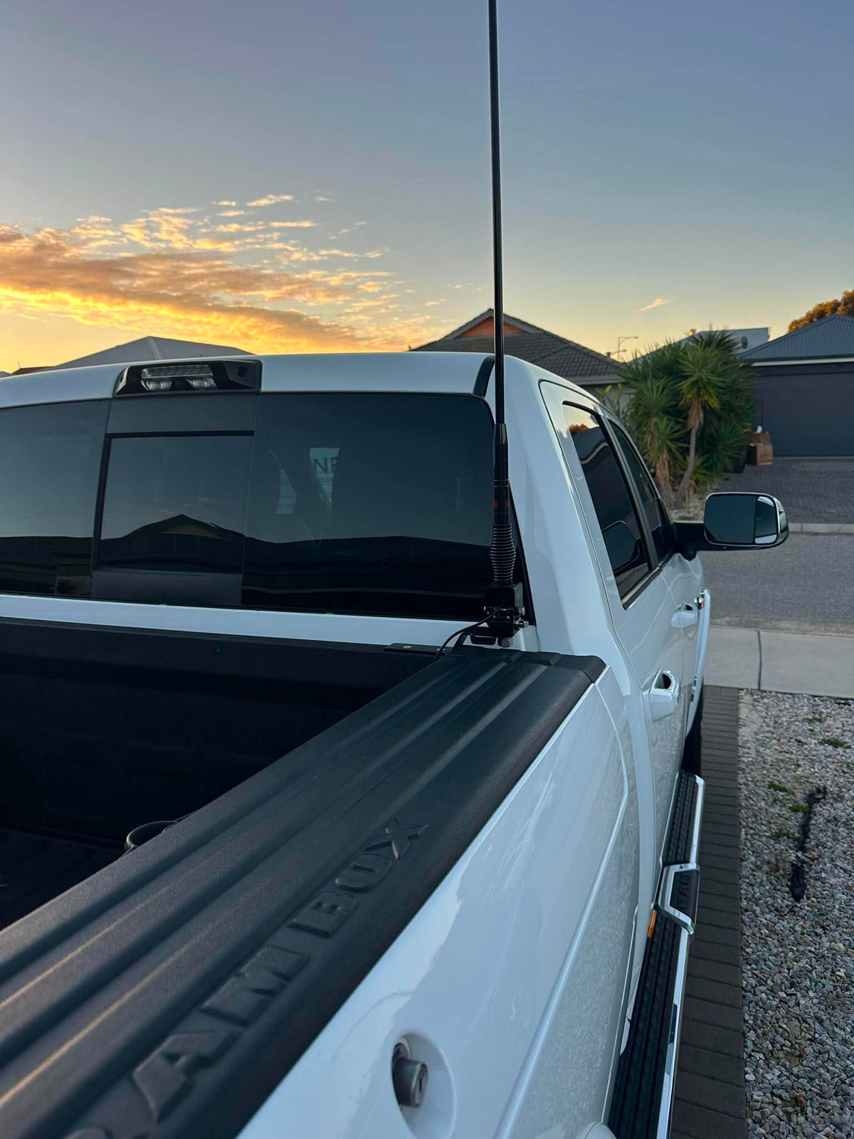 Dodge RAM 2500 DT 2019+ (Fifth Gen & Sixth Gen) with RAM BOX UHF Tub Bracket  208-TB