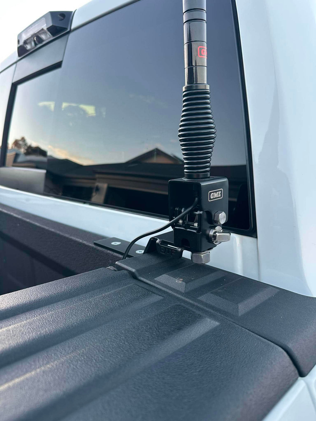 Dodge RAM 2500 DT 2019+ (Fifth Gen & Sixth Gen) with RAM BOX UHF Tub Bracket  208-TB