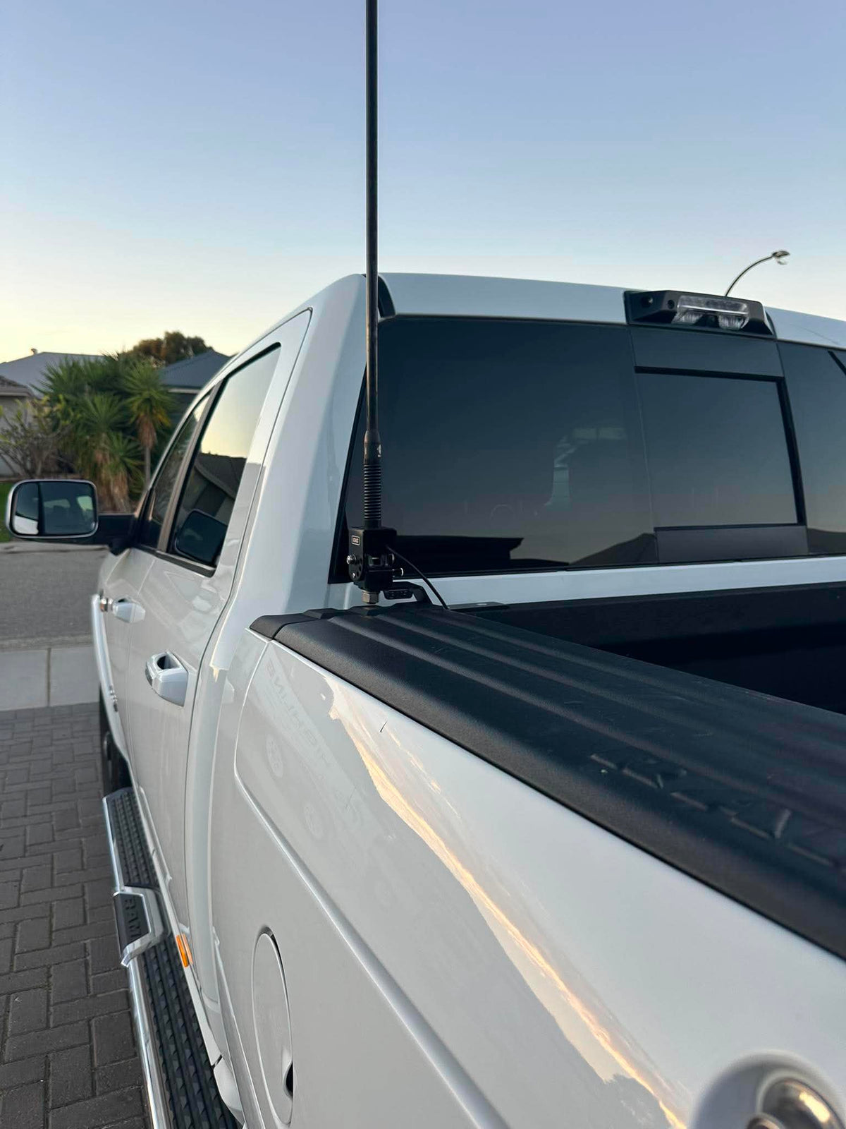 Dodge RAM 2500 DT 2019+ (Fifth Gen & Sixth Gen) with RAM BOX UHF Tub Bracket  208-TB
