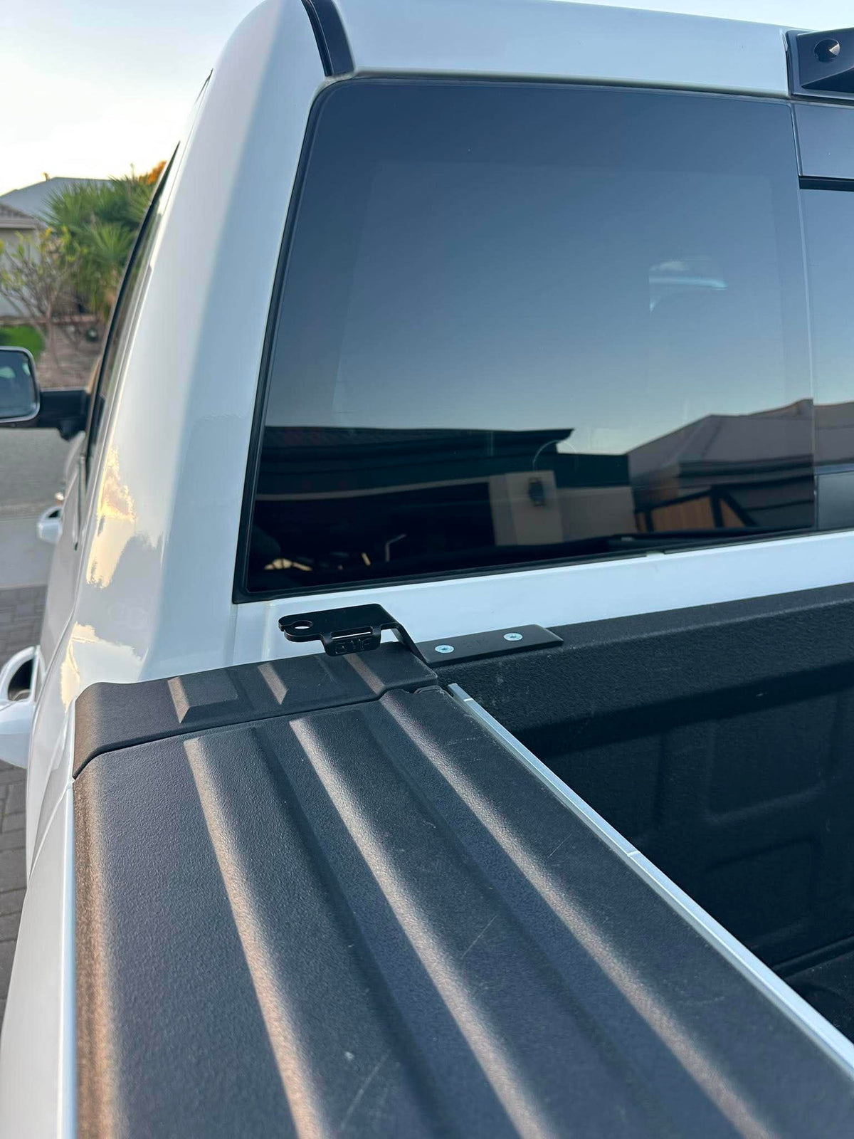Dodge RAM 2500 DT 2019+ (Fifth Gen & Sixth Gen) with RAM BOX UHF Tub Bracket  208-TB