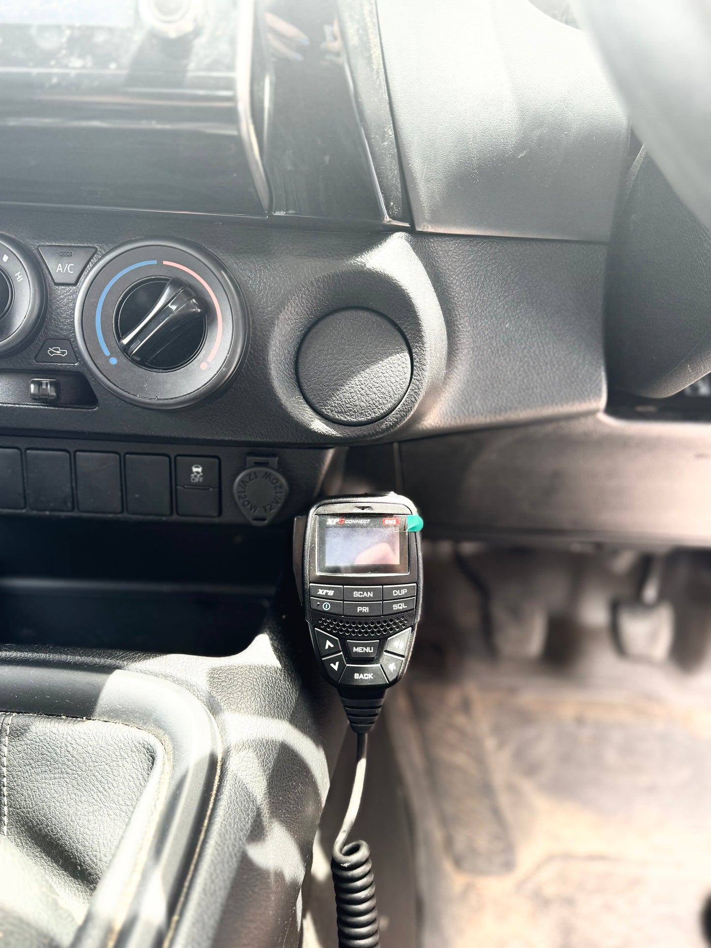 Toyota Hilux N80 2015- Current UHF Handpiece Mount HP-234